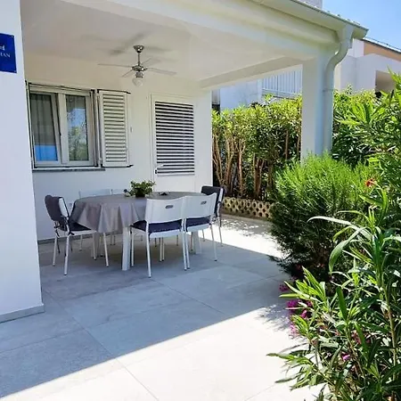 Apartment Tonci Novalja Exterior photo