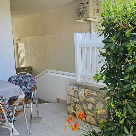 Apartment Tonci Novalja Exterior photo