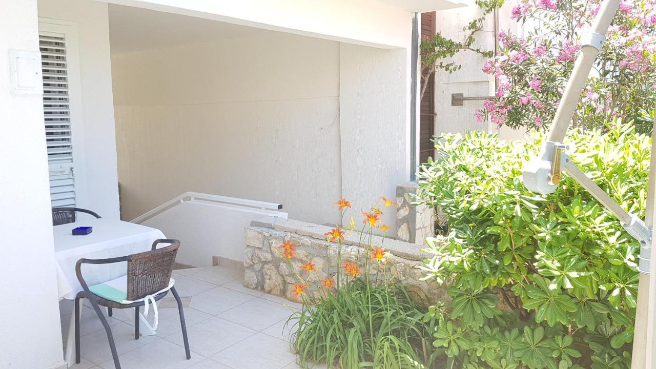 Tonci Apartment Novalja