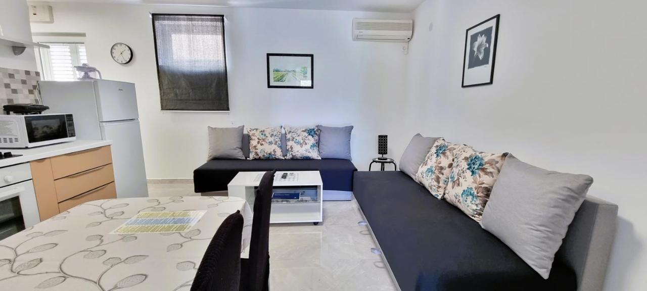 Tonci Apartment *