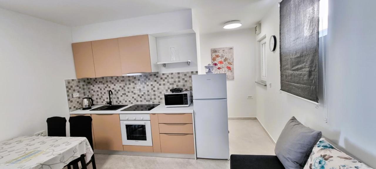 Apartment Tonci Novalja